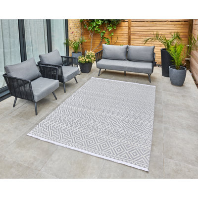 Carniny Geometric Indoor / Outdoor Area Rug