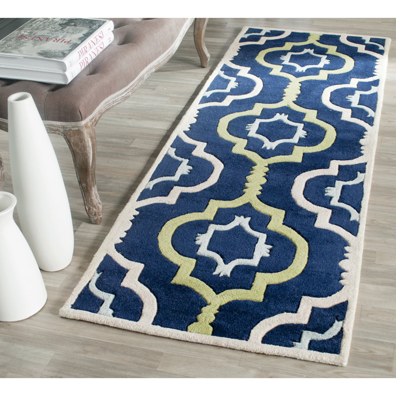 Tapis vert / bleu / beige en laine touffeté à motif géométrique Carolene, Tapis de couloir 2 pi 3 po x 11 pi