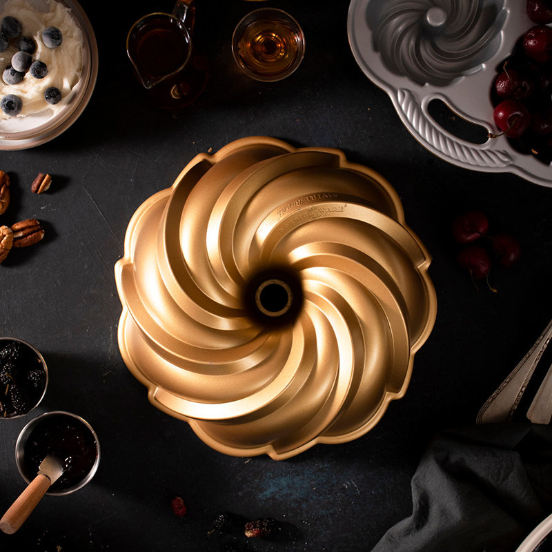Nordic Ware Bundt® Aluminum Non-Stick Novelty Round Pan