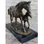 Figurine de poulain en bronze