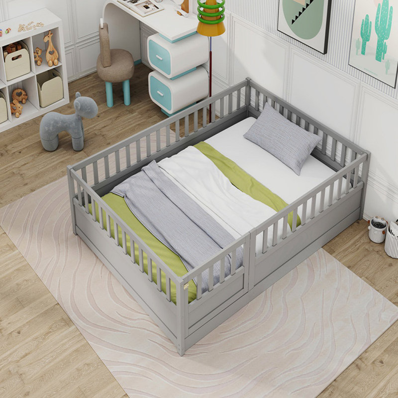 Lit en bois avec clôture