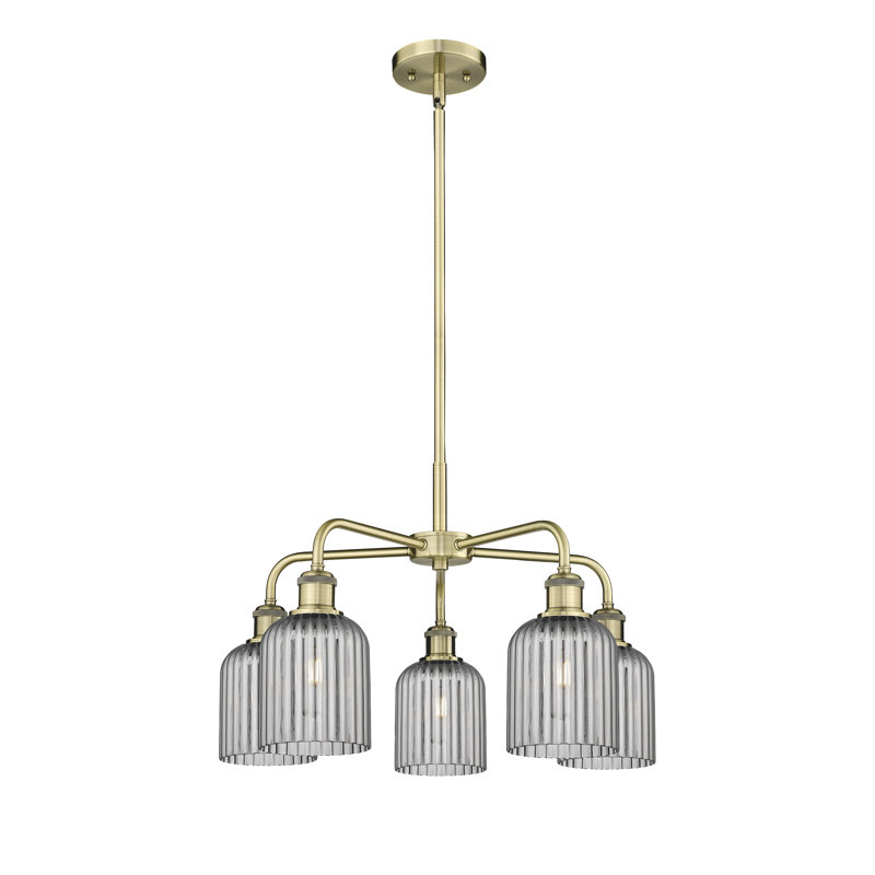 Lustre suspendu à 5 lumières de 23 po Ballston - Trig, Laiton antique, Gris fumée clair