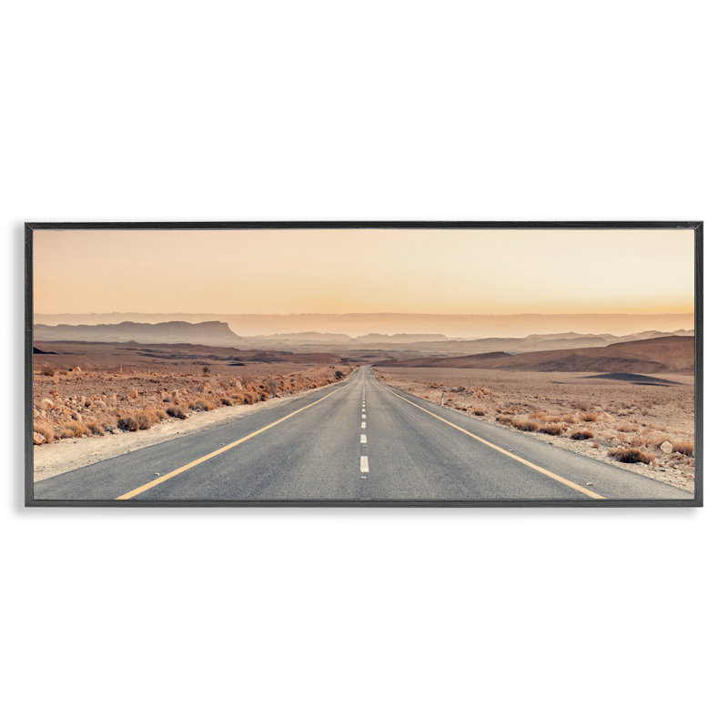 «Desert Road at Sunset», estampe numérique, design par Assaf Frank, H 10 po x l 24 po, Giclée encadrée noir minuit