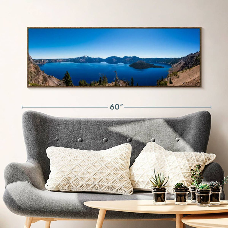 Horizon bleu du lac de cratère, Cadre flottant noyer, 49" X 17"