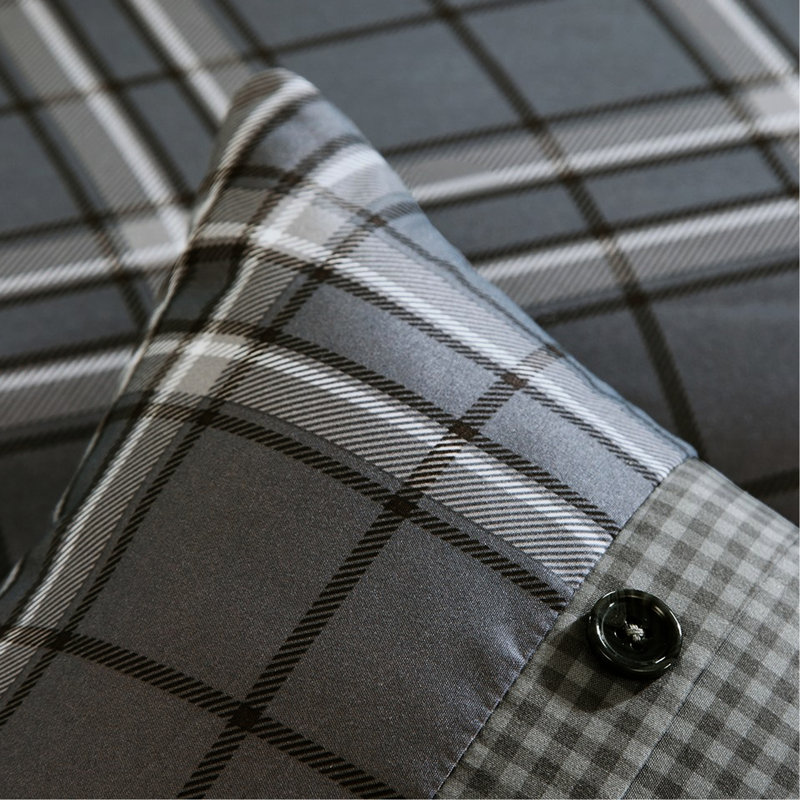 Twin/Twin Xl Comforter With Classic Plaid Design And Soft Fabric Bed In Multicolor Pillow