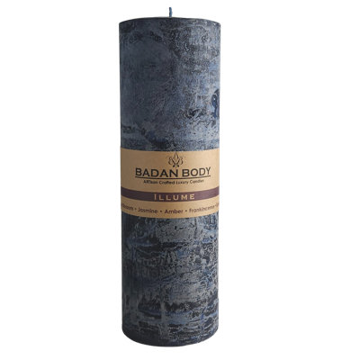 Bougie pilier rustique parfumée au jasmin, à la fleur d'oranger et au bois de santal, ronde 3 x 9,5 po Lumora
