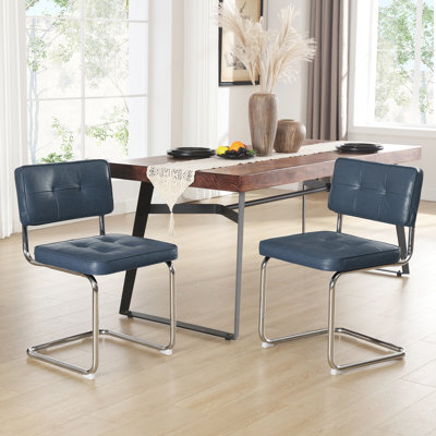 Chaise en porte-à-faux capitonnée en cuir Marlow