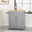 Armoire de cuisine avec chariot et îlot de cuisine