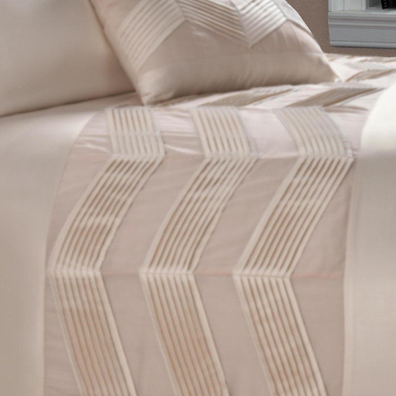 Fioranna Chevron / Zig Zag Duvet Cover Set with Pillowcases, King - 2 Standard Pillowcases, Blush