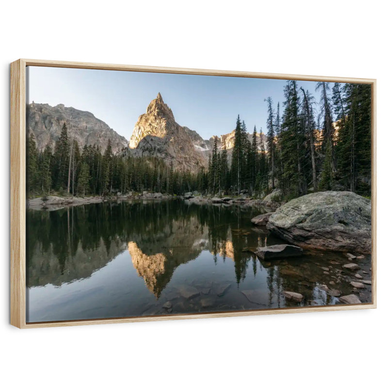 Lac Clear Crater, 25 po x 17 po, Cadre flottant en bois naturel