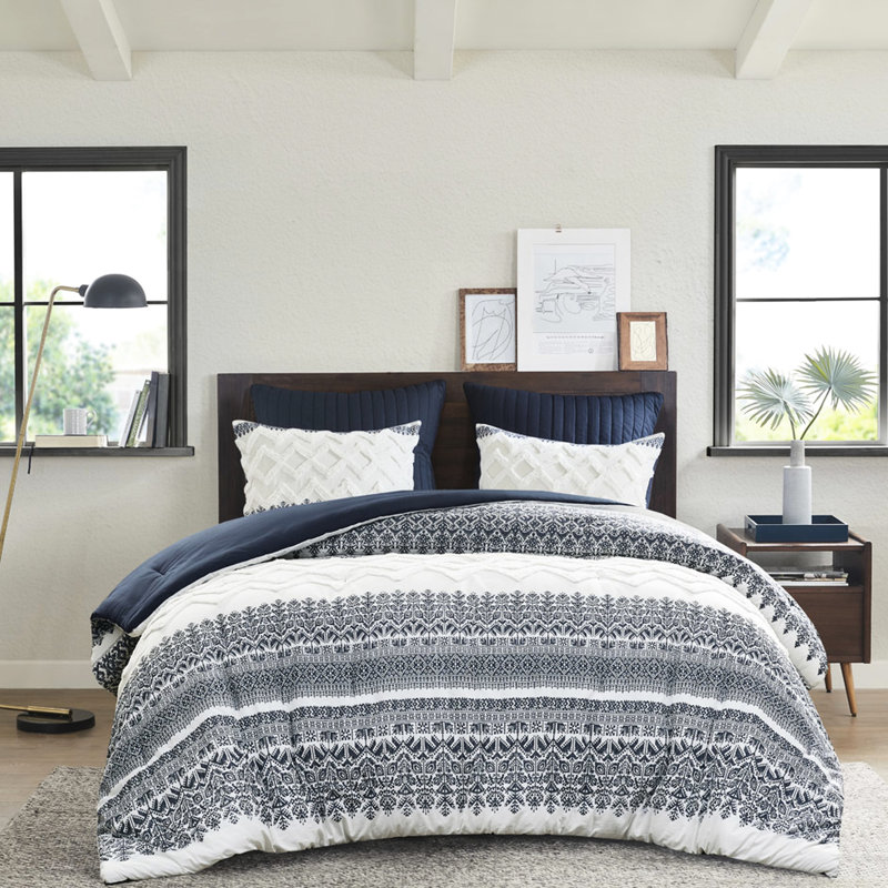 Très grand / très grand édredon en coton. Chenille touffetée. Motif bleu marine. . 2 taies décoratives. Lavable à la machine. Rembourrage de literie confortable. Assorti charmant