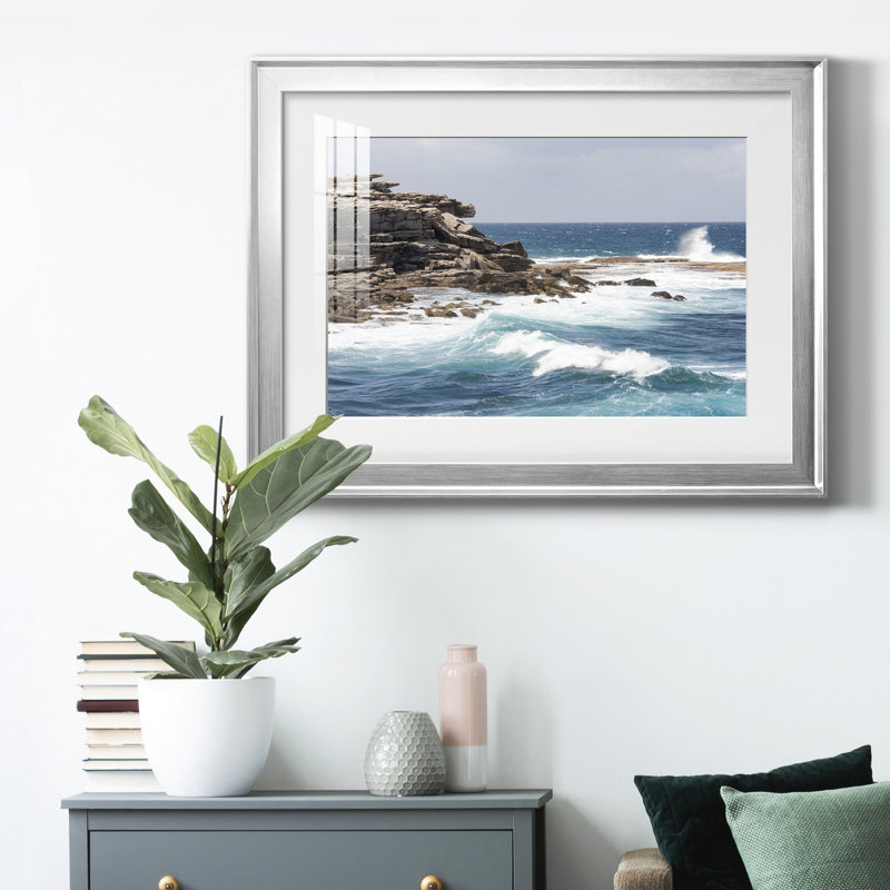 Toile de qualité supérieure Clovelly Bay - prête à être accrochée, H 22,5 po x l 30,5 po x P 1 po, Cadre argenté, Blanc