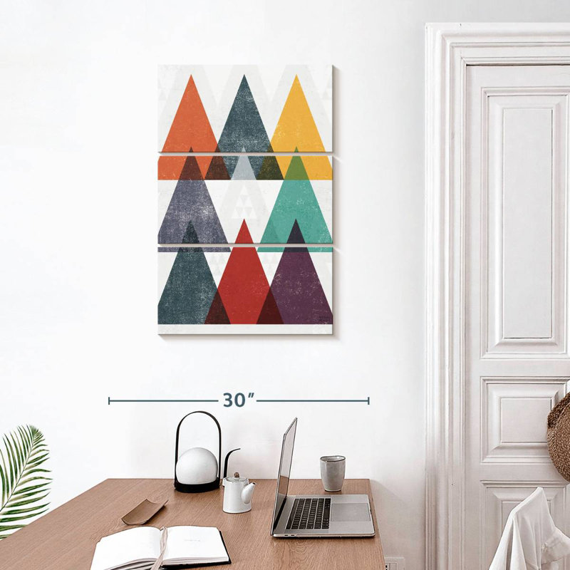 Mod Triangle Retro, 32" H x 20" W