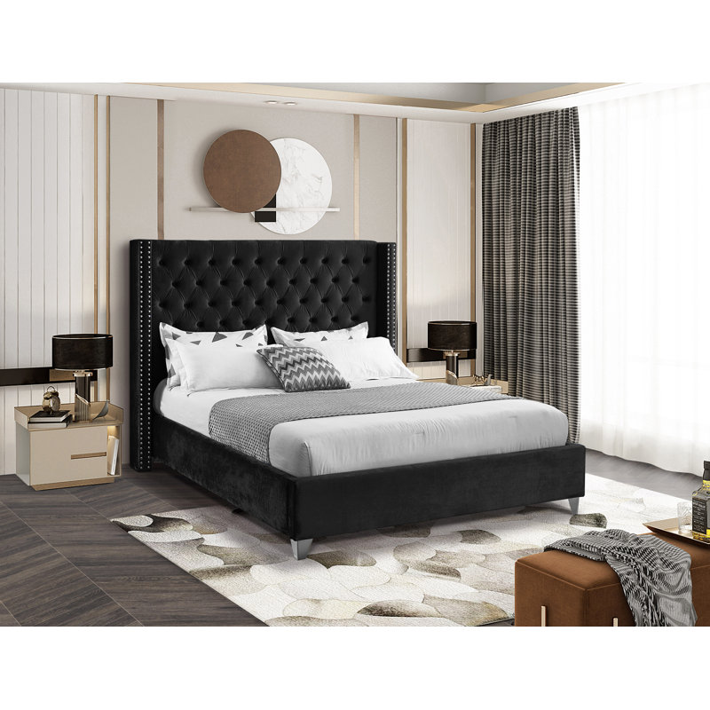 Lit plateforme tapissier capitonné à profil bas en bois massif Joclynn, Velours noir, Très grand, Chrome