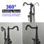 Robinet de baignoire autoportant à fixation au sol avec douche à main-128509614