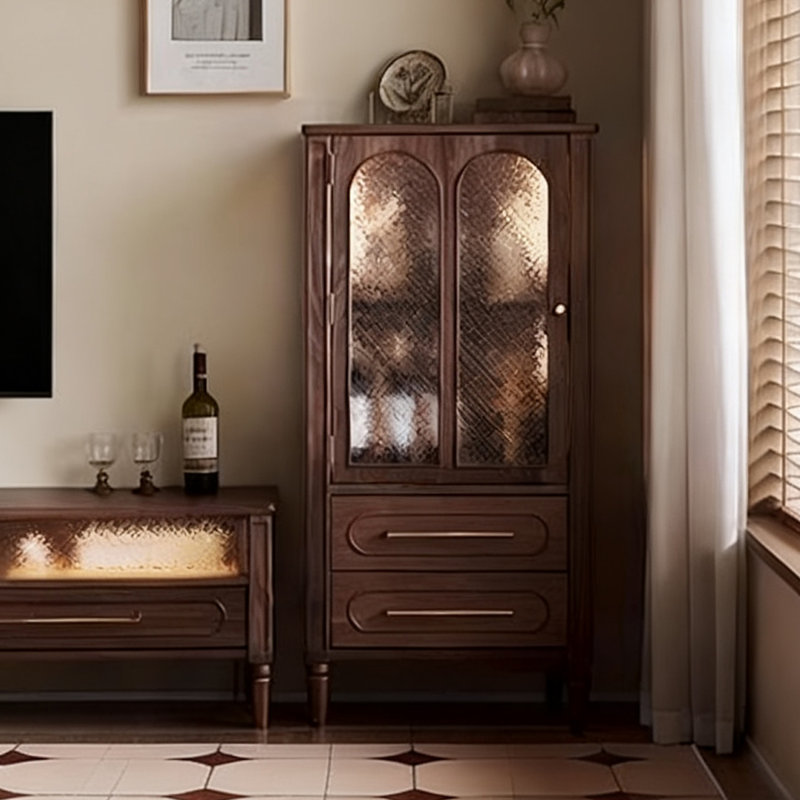 Vitrines en bois massif noisette + verre