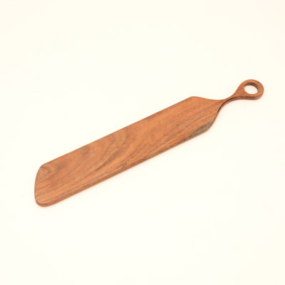 Handcrafted Acacia Wood Cutting Board with Built-In Handle, Natural Finish Multi-Purpose Wooden Serving & Charcuterie Board for Cheese, Bread, Fruit, Kitchen Food Prep