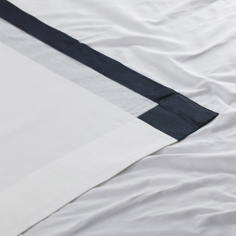 Rideaux en coton Limone Urban Limers, Blanc cassé chaud / bleu marine foncé, 50 po x 84 po