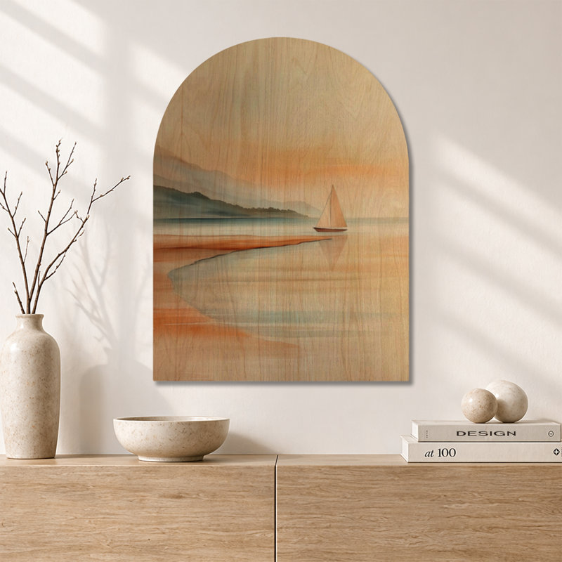 Bord de mer avec voilier au coucher du soleil III - Décoration murale en bois arqué orange de style côtier, H 24 po x l 18 po
