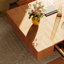Table basse 31 po carrée moderne en bois massif brun avec tiroirs de rangement cachés à 2 voies, détails cannelés, parquet, table basse à grain de bois-1462684905-1462684907