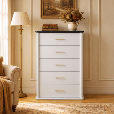 Commode haute à 5 tiroirs de 114 cm (45 po), avec panneaux latéraux incurvés, poignées en métal et système anti-basculement, meuble de rangement en bois pour chambre, salon et dressing.