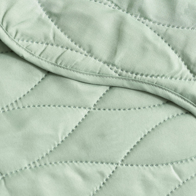 Scallop Waves Quilted Bedspread, Green