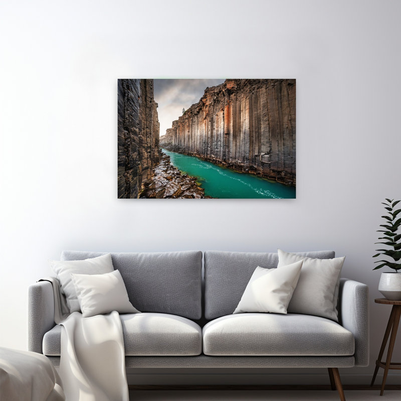 «Basalt Canyon River Flow», impression dramatique sereine, paysage naturel, impression murale, H 32 po x l 48 po