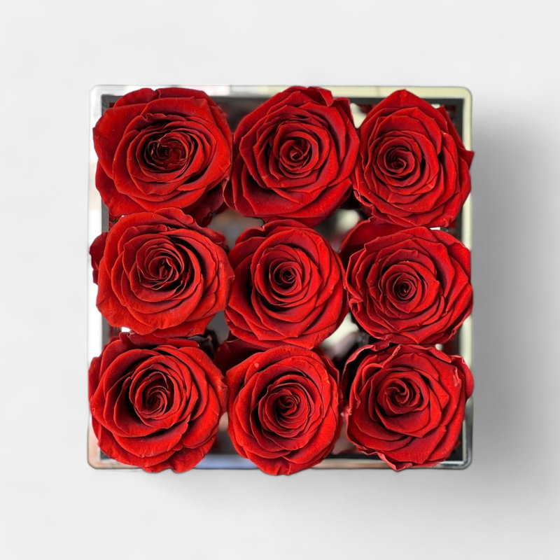 Arrangement de roses en boîte