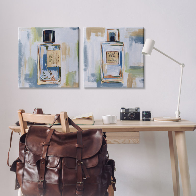 Abstrait ensemble de 2 bouteilles de parfum en forme de cœurs par Melissa Wang, H 24 po x l 24 po