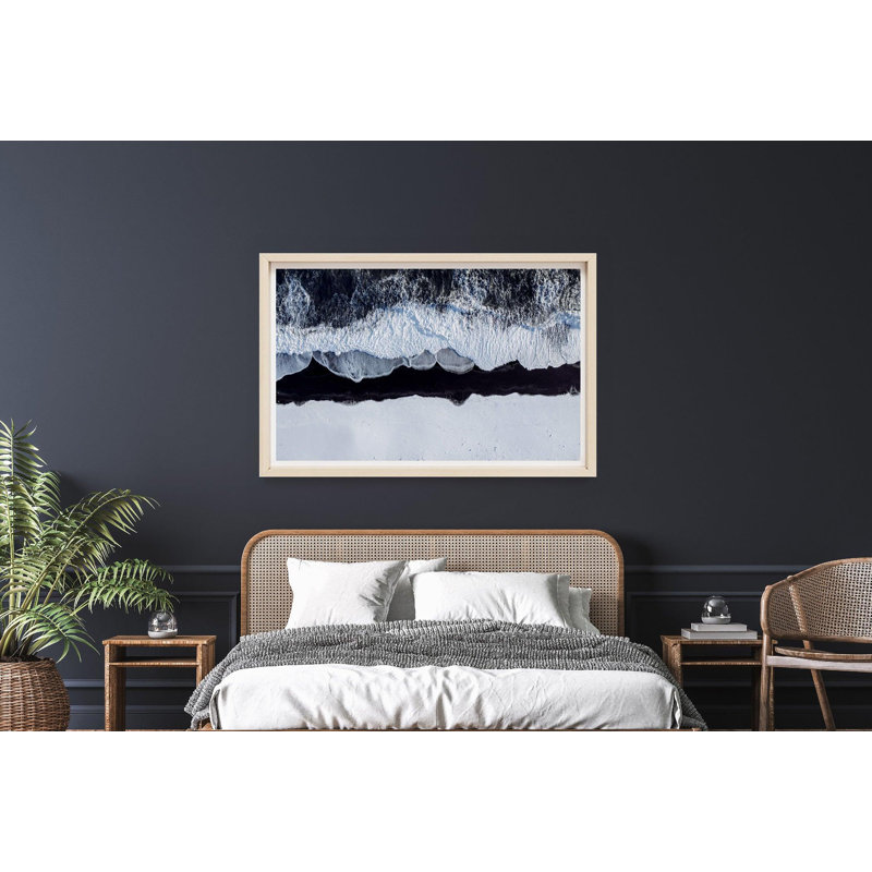 «Sables noirs et courants hivernaux», H 14 po x l 18 po, Impression encadrée sans passe-partout, Blanc
