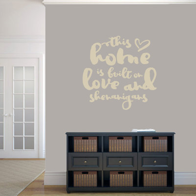 Adhésif décoratif «This Home Is Construit on Love and Shenanigans»
