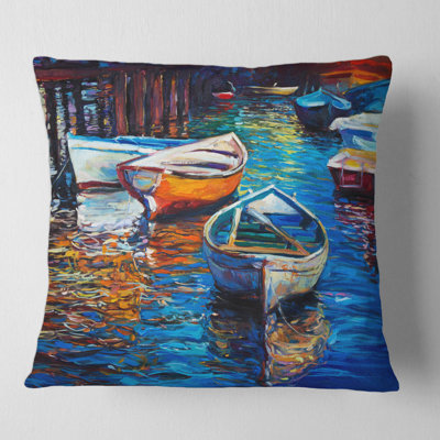 Coussins et housse de coussin Bateaux qui reposent sur l'eau pendant un coucher de soleil chaud