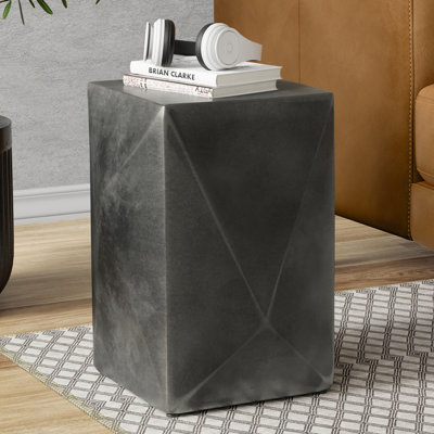Table de bout contemporaine en fonte d'aluminium graphite l 14 po Danner
