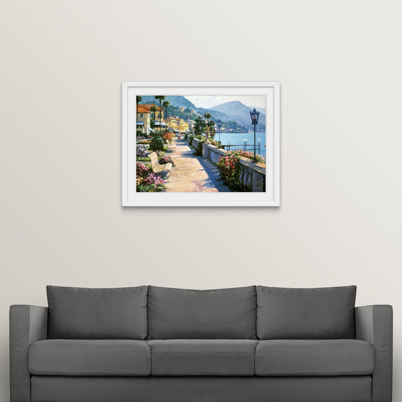 « Bellagio Promenade » par Howard Behrens, reproduction, Cadre blanc, H 26 po x l 32 po x P 1 po