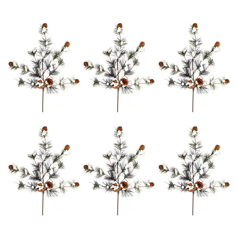 Tiges de pin enneigées