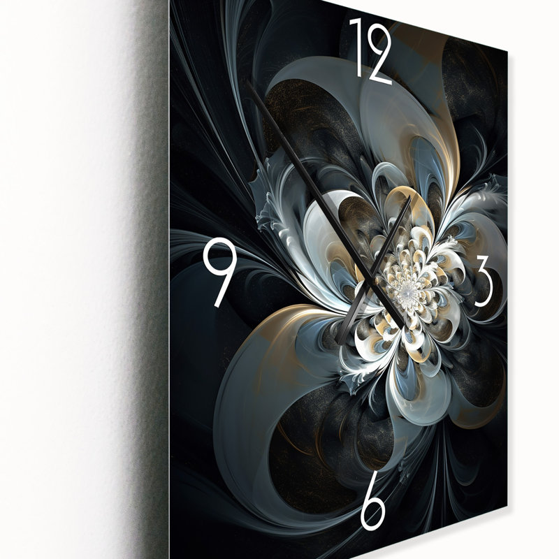 Horloge murale en fleur blanche Fractal III, H 32 po x l 24 po x P 1 po