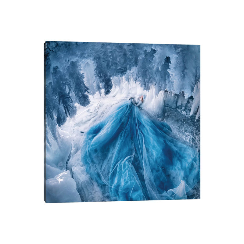 «Ice Cave with Shaggy Icicles» par Hobopeeba - reproduction d'art, H 26 po x l 26 po x P 1,5 po, Toile tendue, Pas de tapis