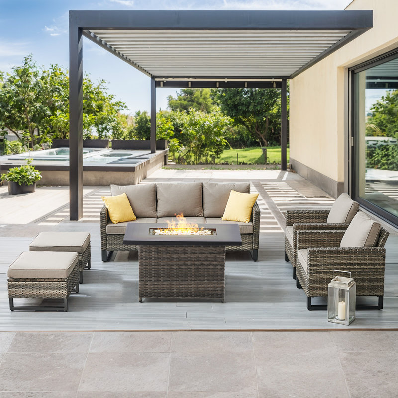 Ensemble de conversation pour patio en osier pour 5 personnes avec foyer d'extérieur, foyer, coussins et coussins., Gris