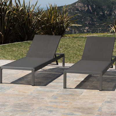 2 Chaise longue d'extérieur en maille grise, durable, élégante - gris
