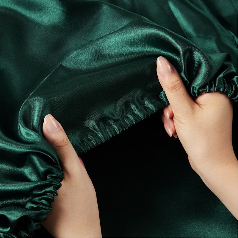 Ensemble de literie pour lit simple en satin - zone de confort infroissable, compatible avec un matelas de 16 po, 1 drap plat, 4 taies d'oreiller ajustées, sensation moelleuse, collection de draps froissés, s'adapte aux matelas