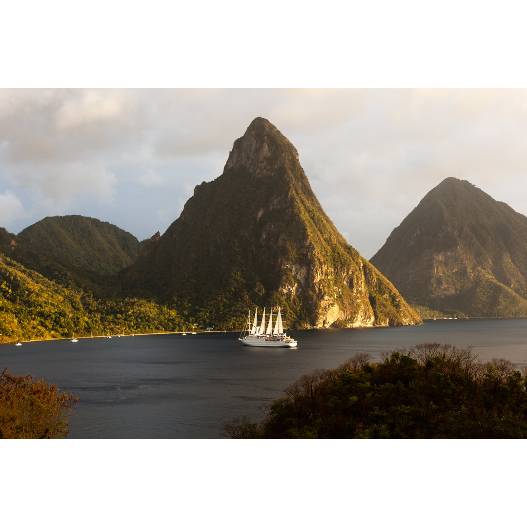 Twin Pitons von ThomasFluegge - Kunstdrucke auf Leinwand ohne Rahmen