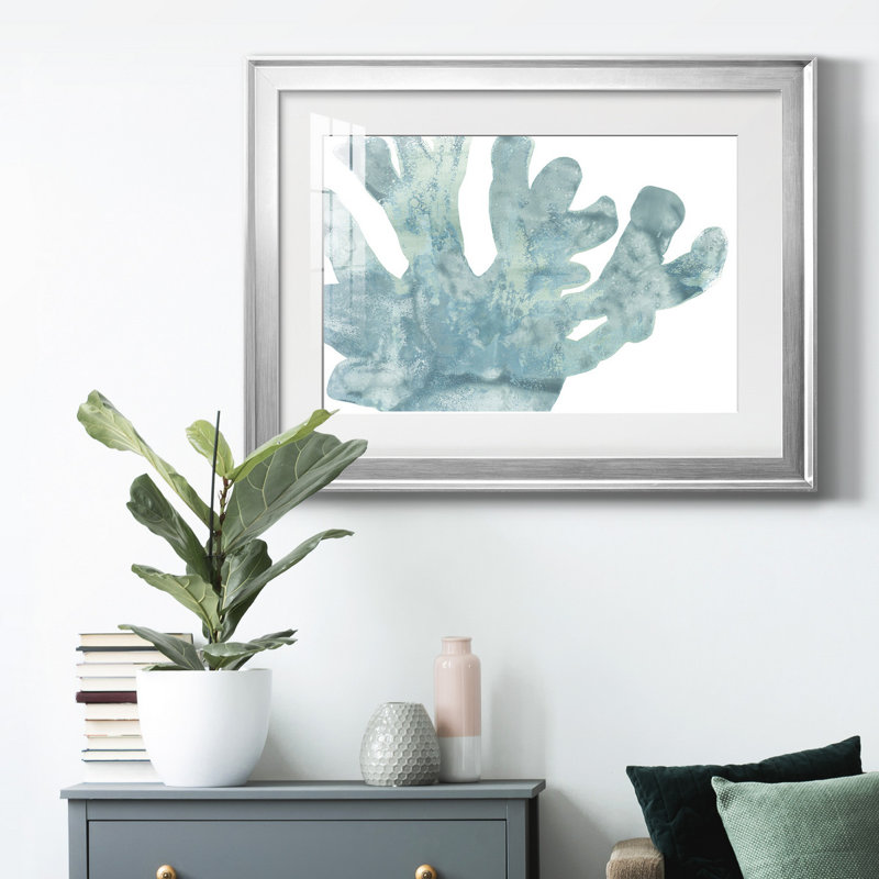 Blue Macro Coral I, reproduction encadrée de qualité supérieure - prête à être accrochée, H 22,5 po x l 30,5 po x P 1 po