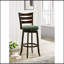 Chaise de bar pivotante en bois vert Fenster Hunter, alliant élégance, confort et durabilité pour les bars modernes