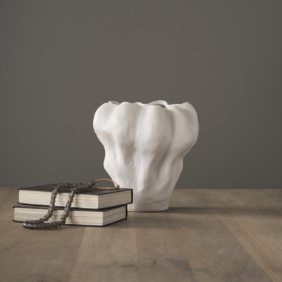 Dyneshia Vase