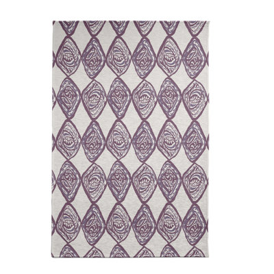 Tapis mauve à motif géométrique