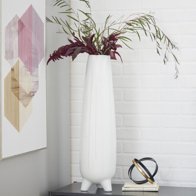 Cosmoliving By Cosmopolitan White Ceramic Contemporary Vase