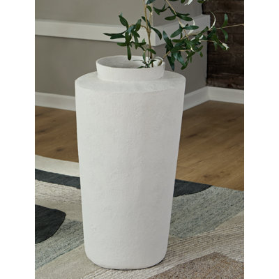 Vase Demarcus