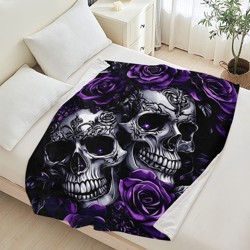 Plaid en flanelle polaire JYK Halloween, léger, respirant, doux et chaud en microfibre pelucheuse, 76 x 102 cm, motif roses et crânes violets