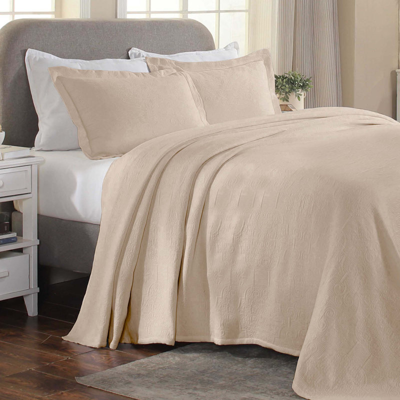 Superior Florin Matelasse Jacquard Scrolling Medallion Cotton Bedspread Set With Pillow Shams, Full + 2 Shams, Linen