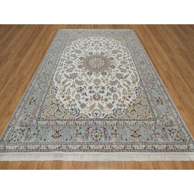 Tapis oriental blanc, laine et soie 8 pi 7 po x 12 pi Nain